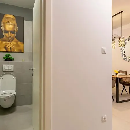 Apartment Looxor Znjan Split