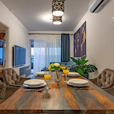 Apartment Looxor Znjan Split